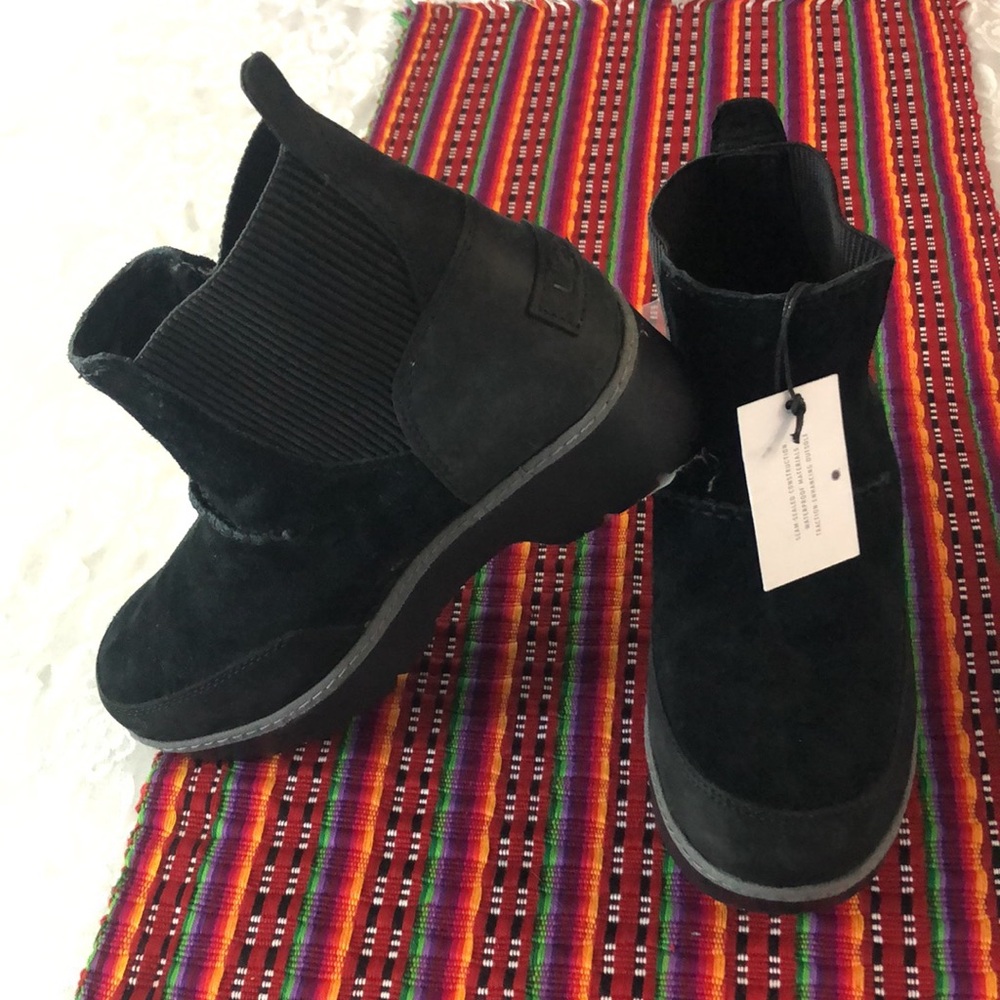 Ugg Women's Kress US 7 Black Suede Shearling Waterproof Ankle Boots Booties